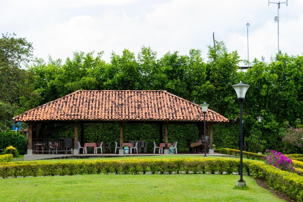 Hotel Eden Parque Del Cafe Монтенегро Екстериор снимка